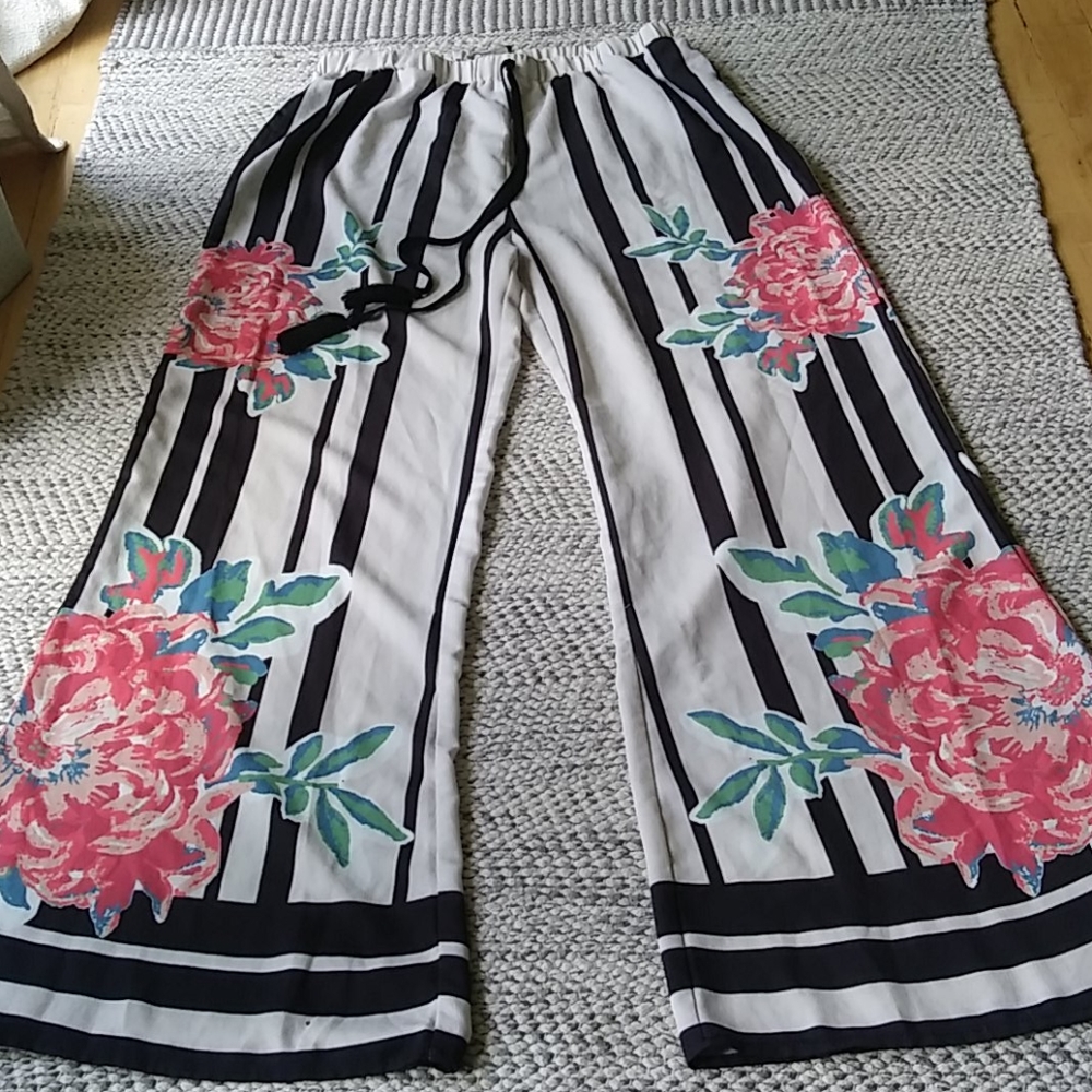 Flying Tomato Rose bottoms
